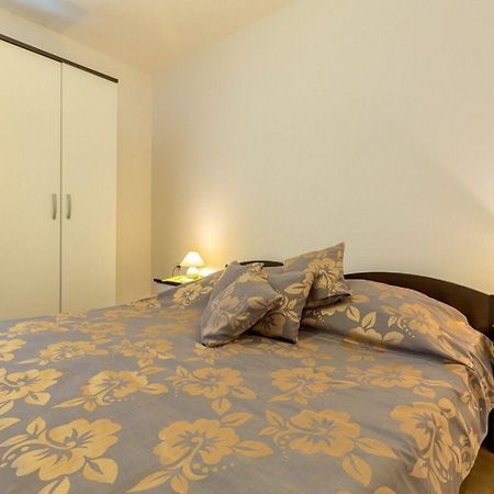 Apartments Mari Zrnovo Екстер'єр фото
